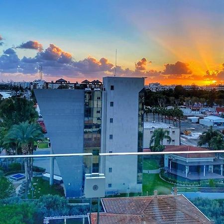 The White Pearl Suite - Beach Front City Centre With Sea View. Limisso Esterno foto