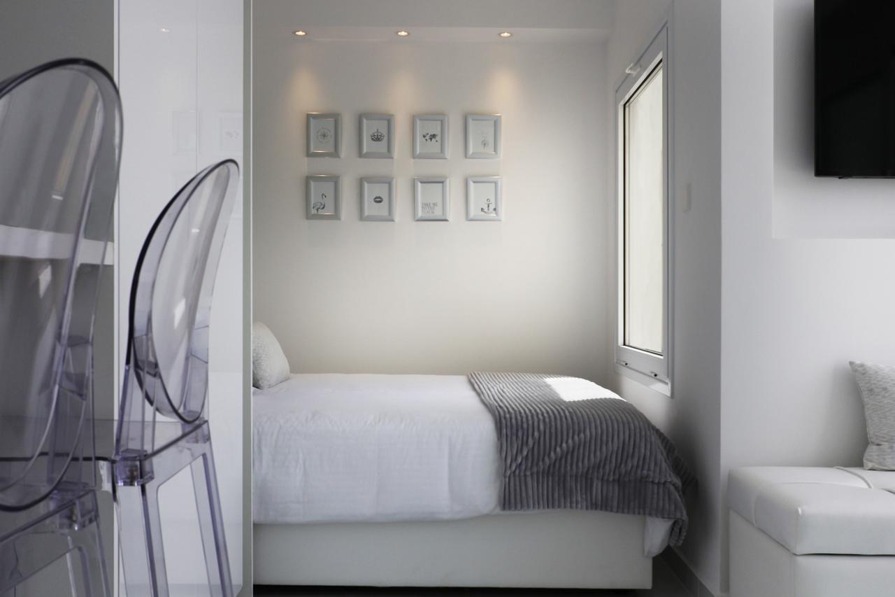 The White Pearl Suite - Beach Front City Centre With Sea View. Limisso Esterno foto
