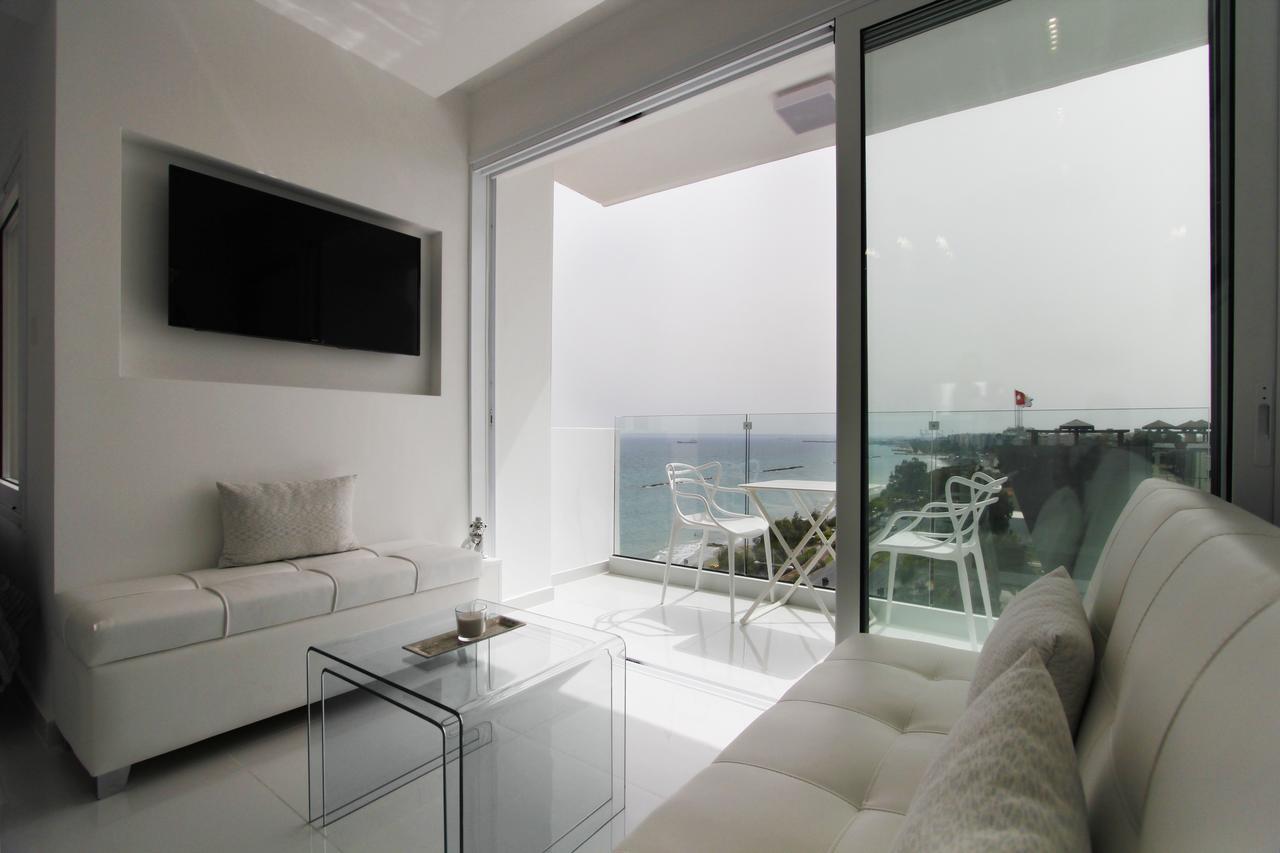 The White Pearl Suite - Beach Front City Centre With Sea View. Limisso Esterno foto