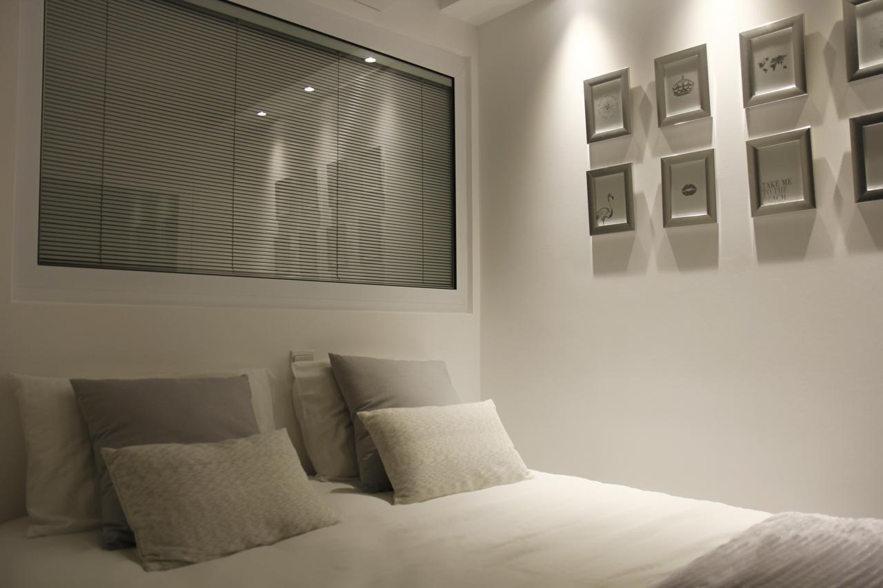 The White Pearl Suite - Beach Front City Centre With Sea View. Limisso Esterno foto