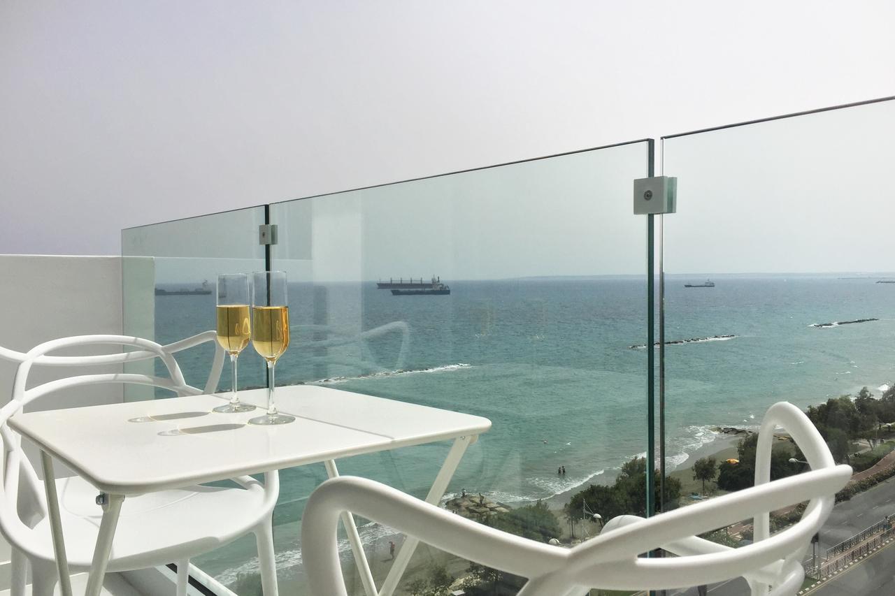 The White Pearl Suite - Beach Front City Centre With Sea View. Limisso Esterno foto