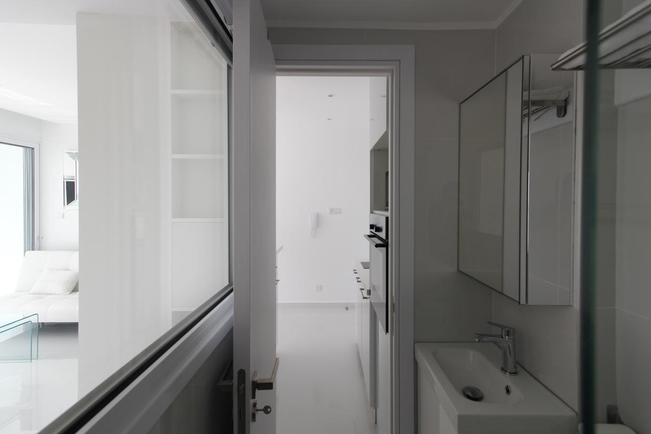 The White Pearl Suite - Beach Front City Centre With Sea View. Limisso Esterno foto